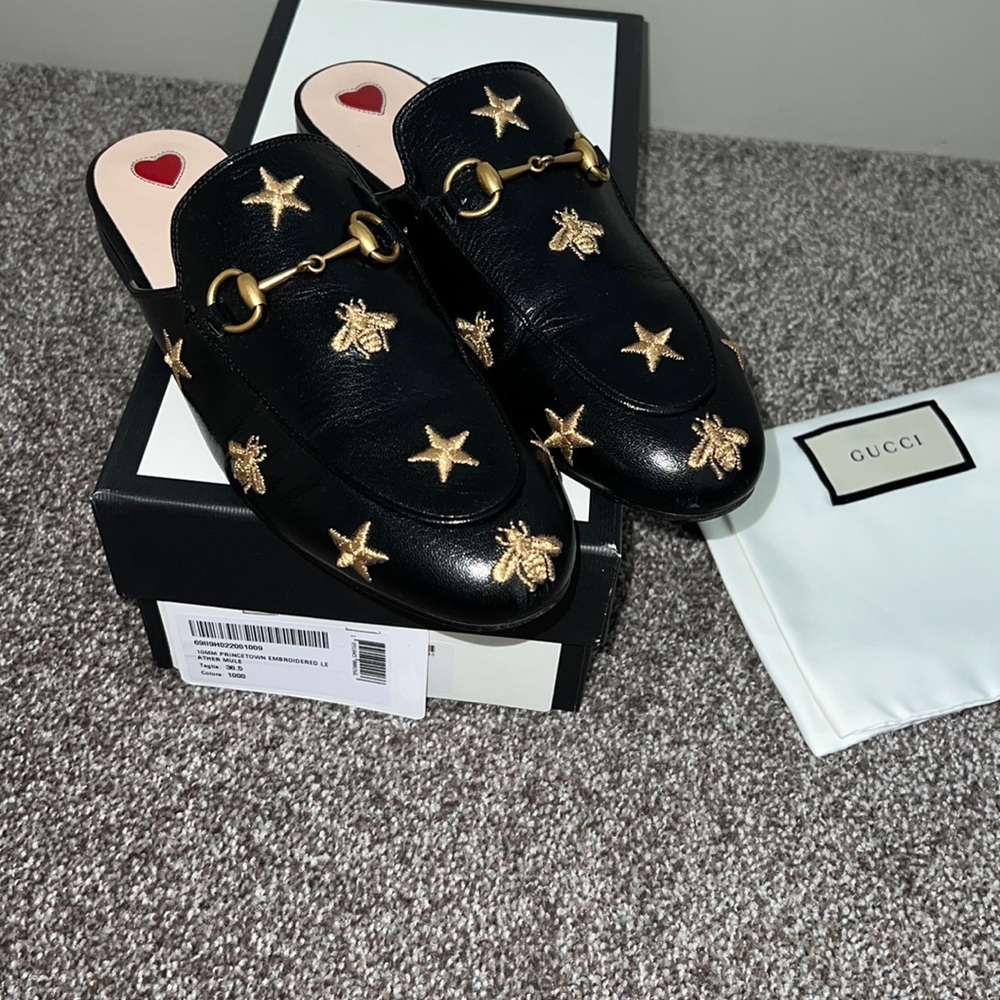 Gucci Princetown Bee Horsebit Embroidered Leather Mules In Black